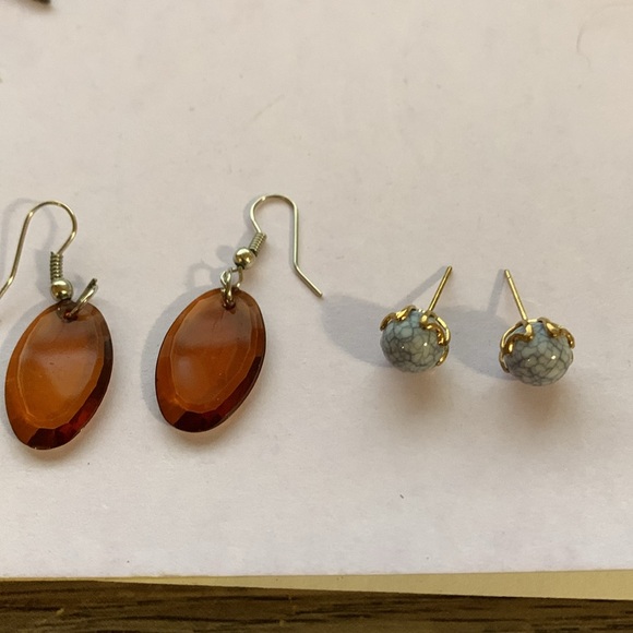 Two pairs pierced earrings - Picture 2 of 5